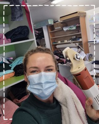 Mám pro vás fotku ze zákulisí mé značky Musha – tahle fotka vznikla při řezání naprosto příšerné látky, práší se z ní...